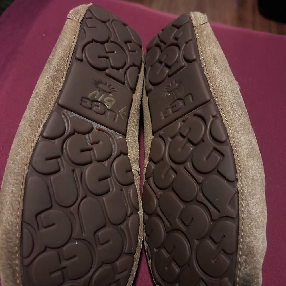 Ugg - Picture 6 of 7